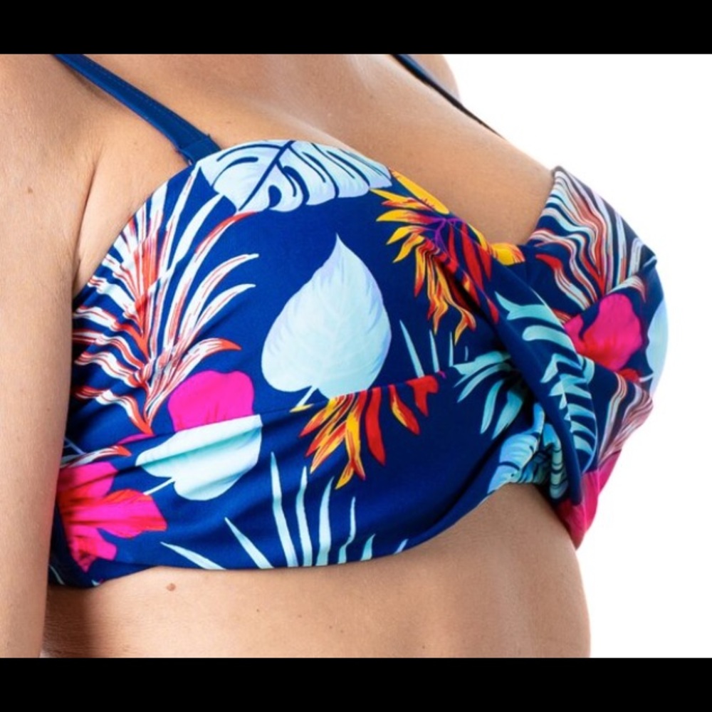 DD Heatwave Swimwear: Hula Twist Front Bandeau Top